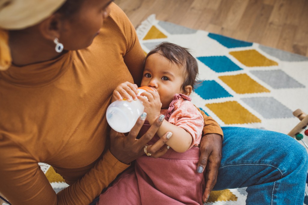 Ultimate Guide to Introducing a Bottle to Your Breastfed&nbsp;Baby